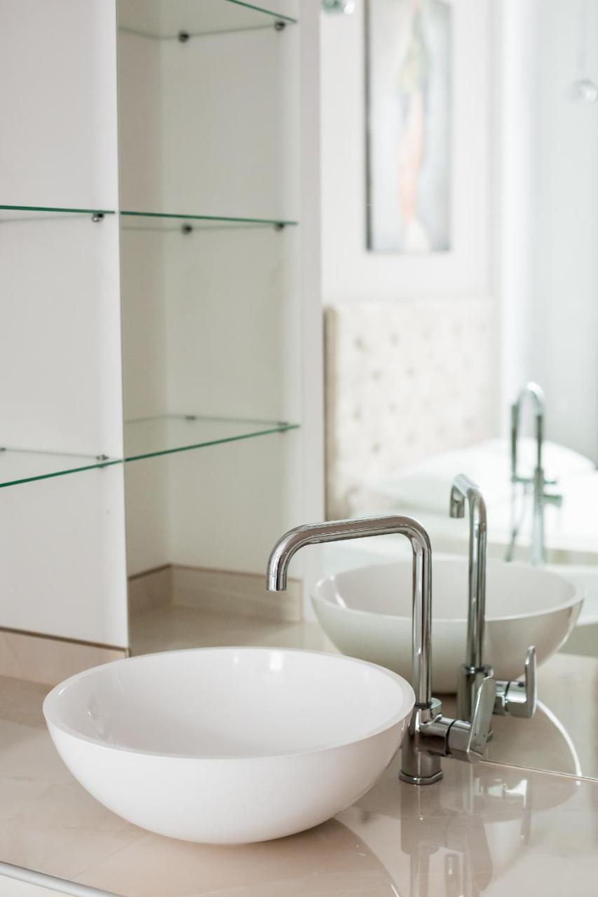 Leogrand Deluxe Apartments On Horodotska 33 Lviv Ngoại thất bức ảnh